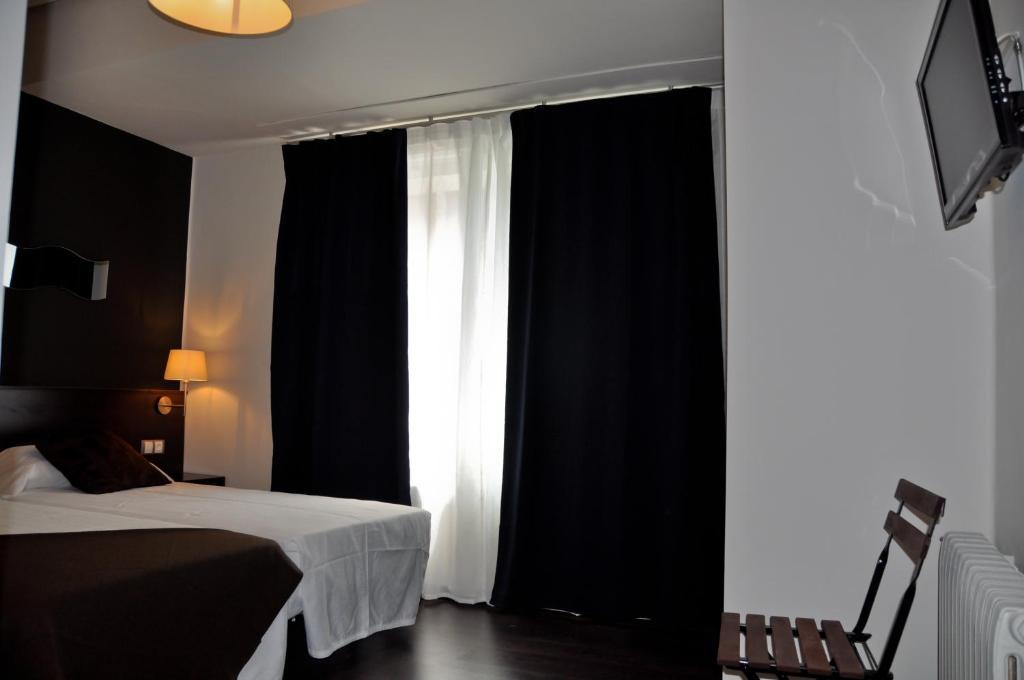 Hostal La Rotonda Ourense Zimmer foto